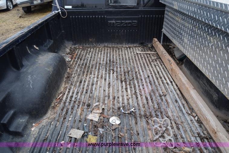 image for item J6628 1995 Mazda B4000 pickup truck