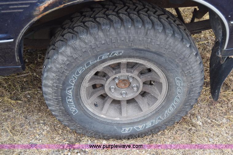 image for item J6628 1995 Mazda B4000 pickup truck