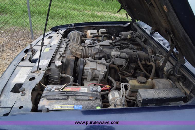 image for item J6628 1995 Mazda B4000 pickup truck