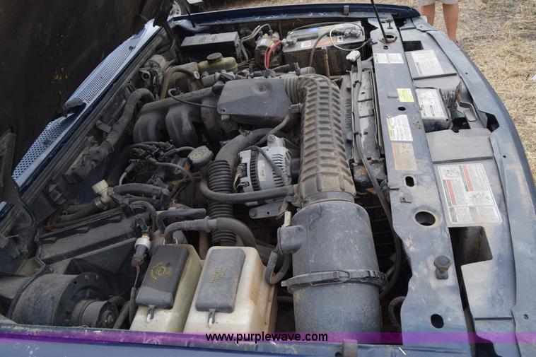 image for item J6628 1995 Mazda B4000 pickup truck