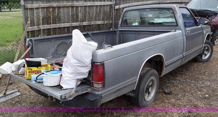 image for item J6629 1986 Chevrolet S10 pickup truck