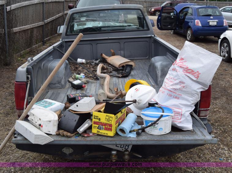 image for item J6629 1986 Chevrolet S10 pickup truck