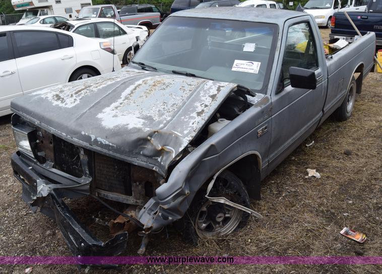 image for item J6629 1986 Chevrolet S10 pickup truck