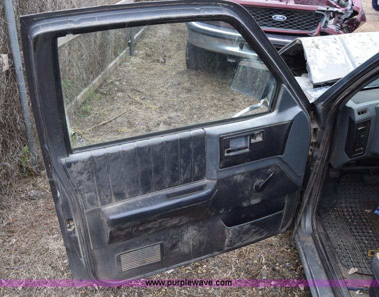 image for item J6629 1986 Chevrolet S10 pickup truck