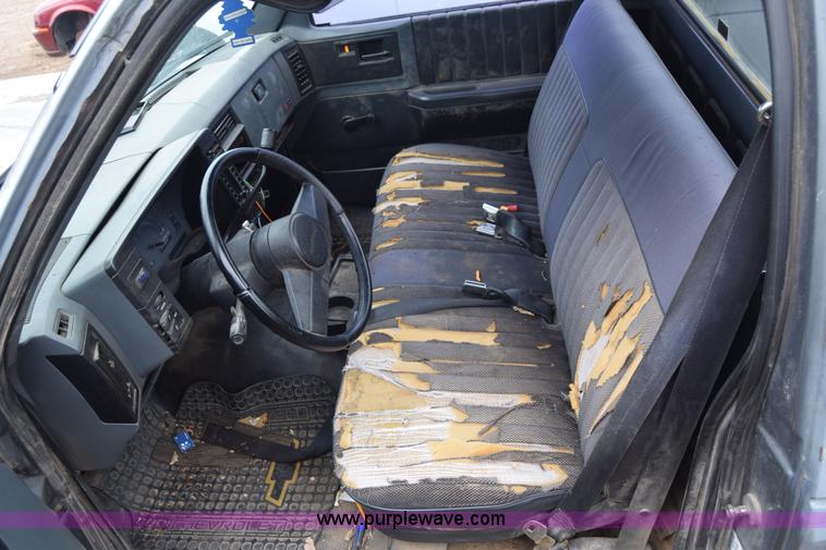 image for item J6629 1986 Chevrolet S10 pickup truck