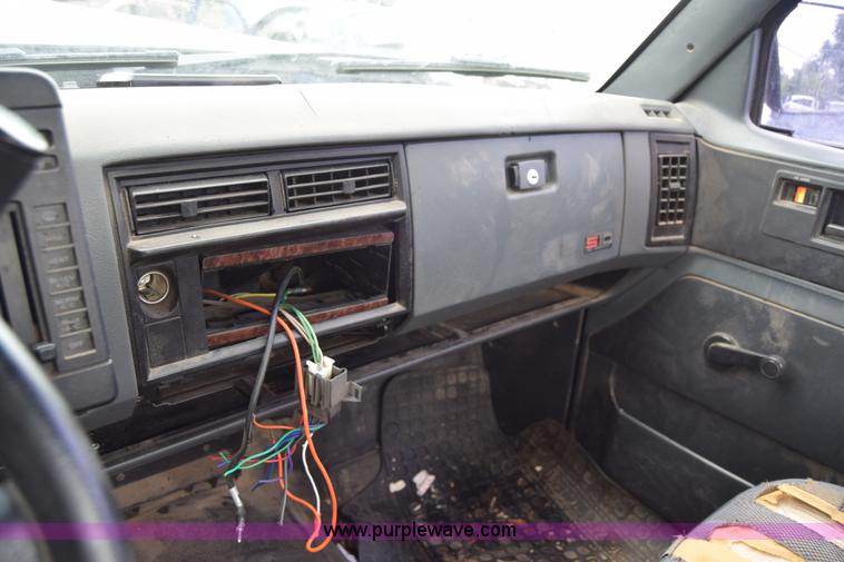 image for item J6629 1986 Chevrolet S10 pickup truck
