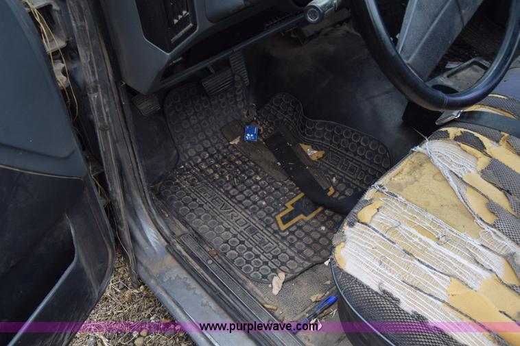 image for item J6629 1986 Chevrolet S10 pickup truck