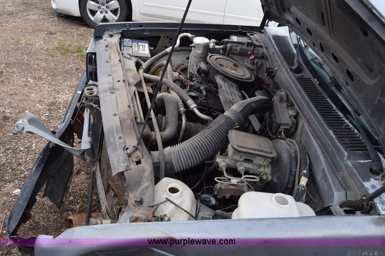 image for item J6629 1986 Chevrolet S10 pickup truck