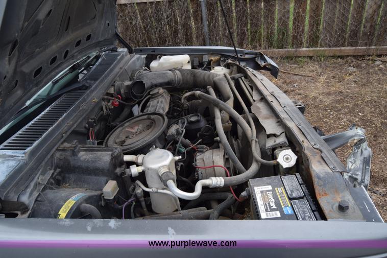 image for item J6629 1986 Chevrolet S10 pickup truck