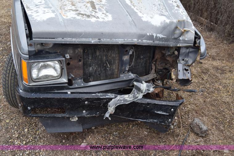 image for item J6629 1986 Chevrolet S10 pickup truck