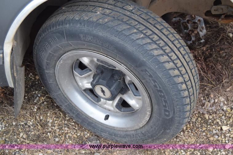 image for item J6629 1986 Chevrolet S10 pickup truck