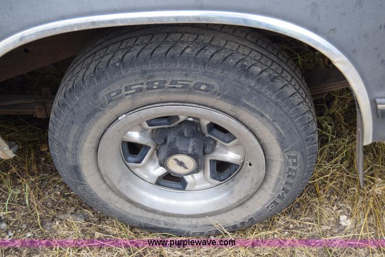 image for item J6629 1986 Chevrolet S10 pickup truck