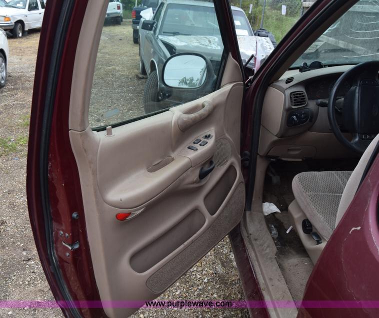 image for item J6630 1998 Ford F150 pickup truck