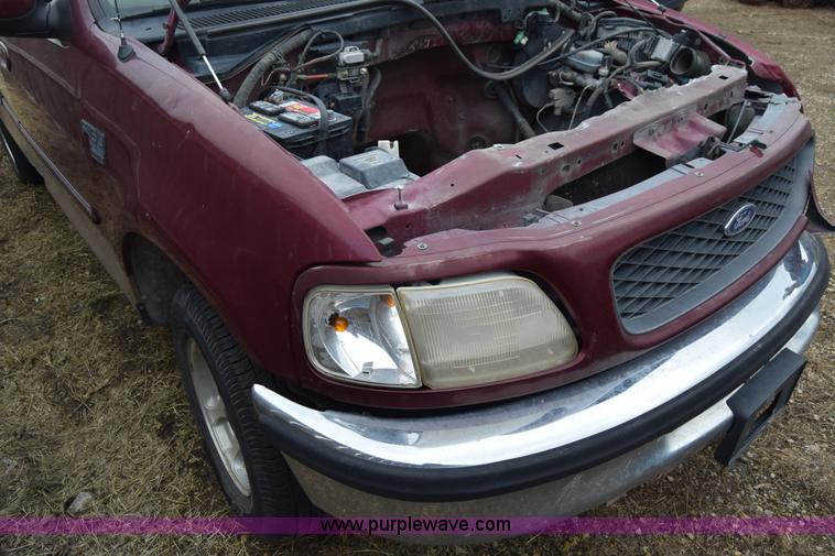 image for item J6630 1998 Ford F150 pickup truck