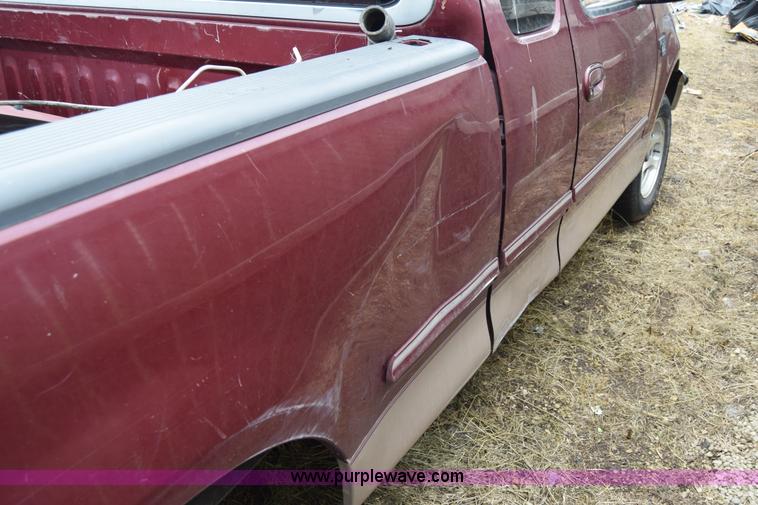 image for item J6630 1998 Ford F150 pickup truck