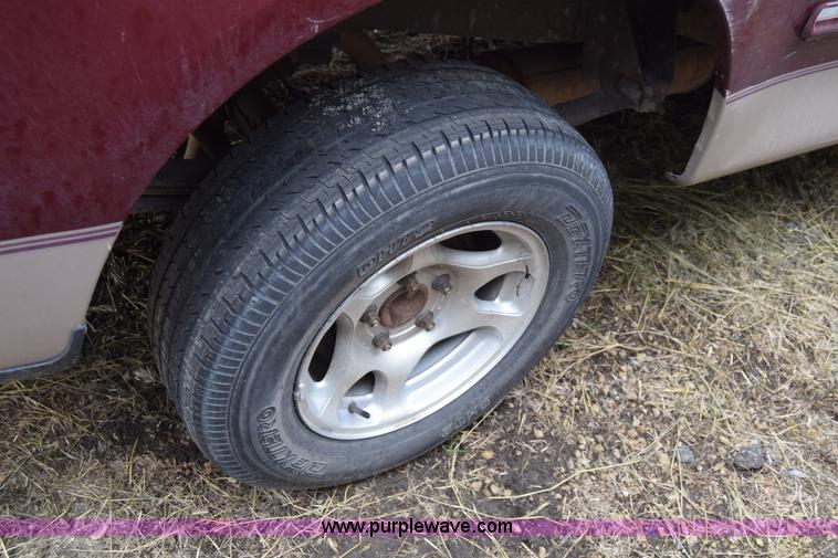 image for item J6630 1998 Ford F150 pickup truck