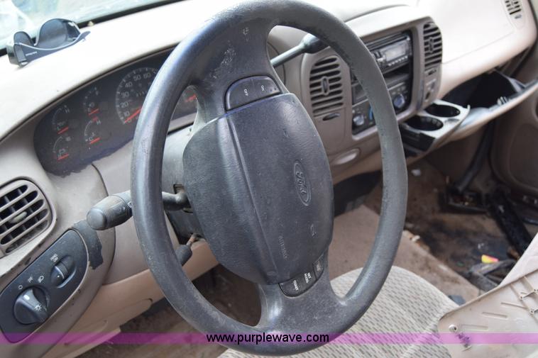 image for item J6630 1998 Ford F150 pickup truck