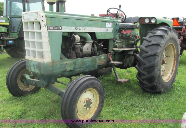 image for item J8502 Oliver 1900 tractor