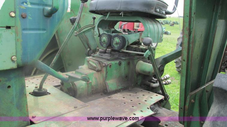 image for item J8502 Oliver 1900 tractor