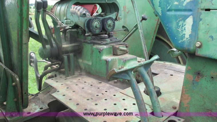 image for item J8502 Oliver 1900 tractor