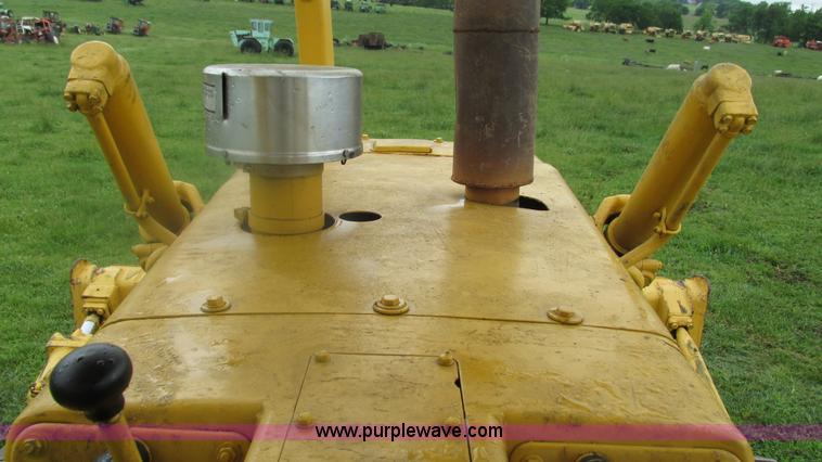 image for item J8509 Komatsu D65E dozer