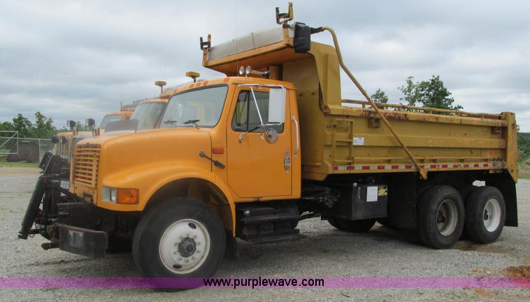 image for item J8511 2000 International 4900 dump truck