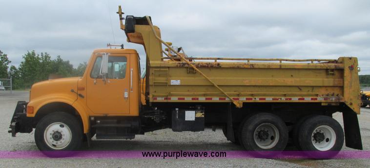 image for item J8511 2000 International 4900 dump truck