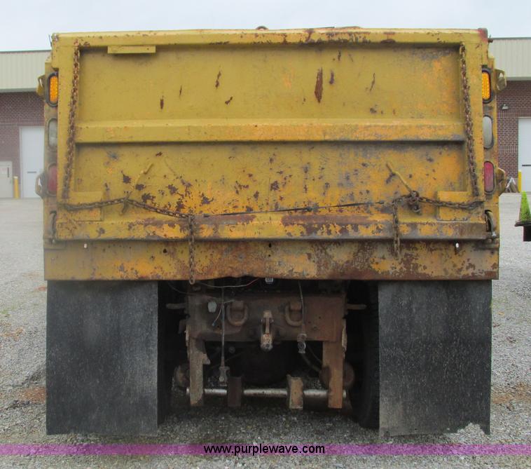 image for item J8511 2000 International 4900 dump truck