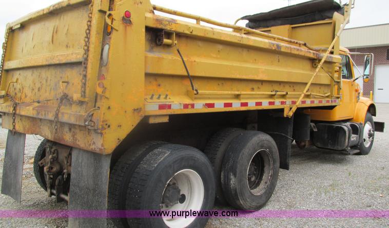 image for item J8511 2000 International 4900 dump truck