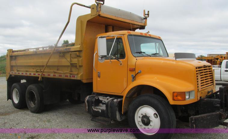 image for item J8511 2000 International 4900 dump truck