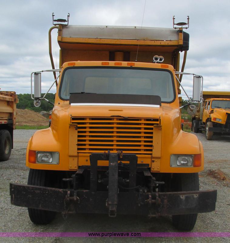 image for item J8511 2000 International 4900 dump truck
