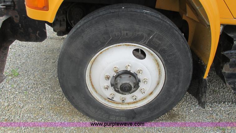 image for item J8511 2000 International 4900 dump truck