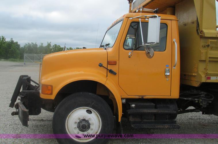 image for item J8511 2000 International 4900 dump truck