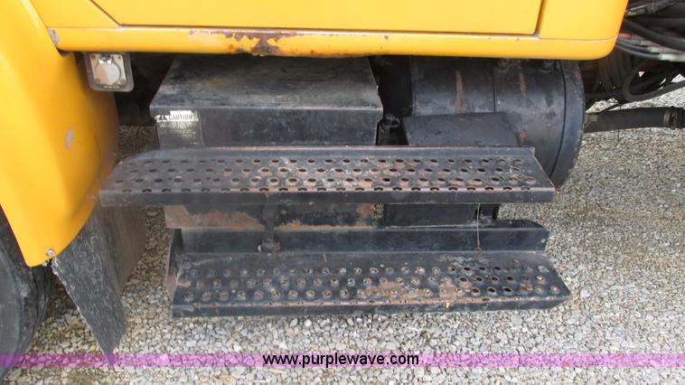 image for item J8511 2000 International 4900 dump truck