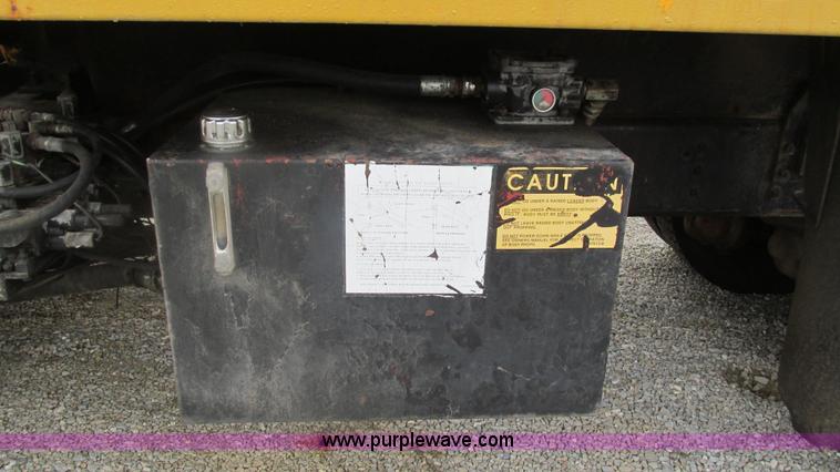 image for item J8511 2000 International 4900 dump truck