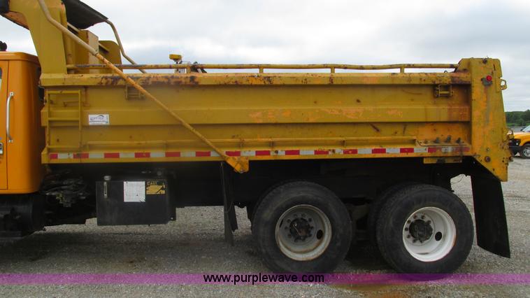 image for item J8511 2000 International 4900 dump truck