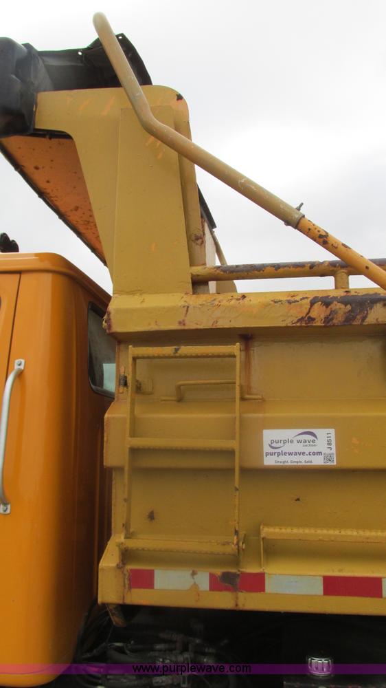 image for item J8511 2000 International 4900 dump truck