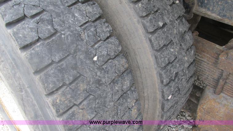 image for item J8511 2000 International 4900 dump truck