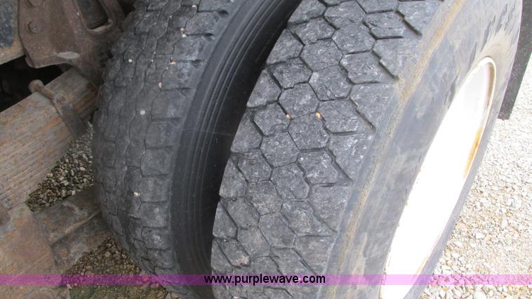 image for item J8511 2000 International 4900 dump truck