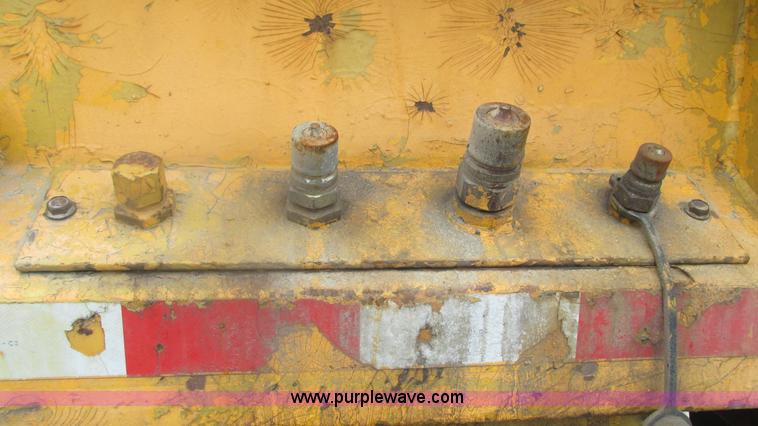 image for item J8511 2000 International 4900 dump truck