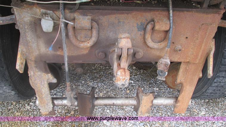 image for item J8511 2000 International 4900 dump truck