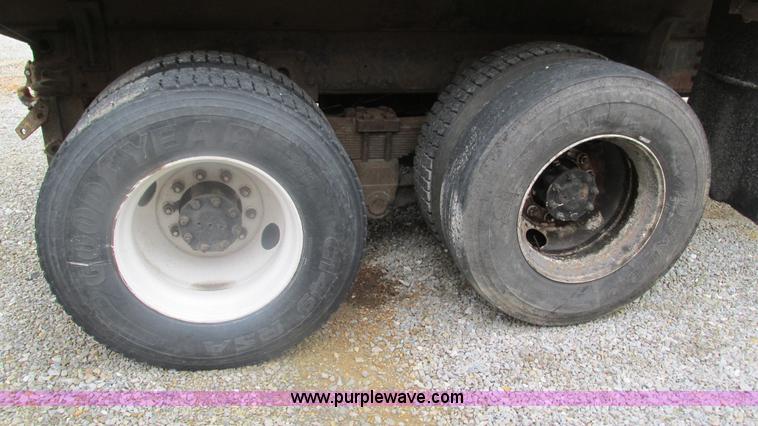 image for item J8511 2000 International 4900 dump truck