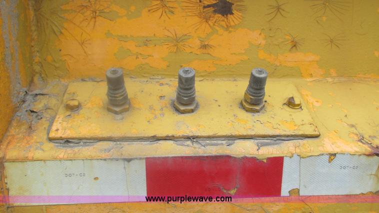 image for item J8511 2000 International 4900 dump truck