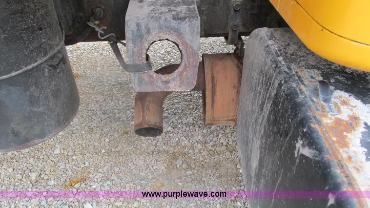 image for item J8511 2000 International 4900 dump truck