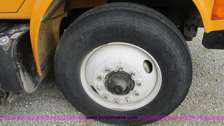 image for item J8511 2000 International 4900 dump truck