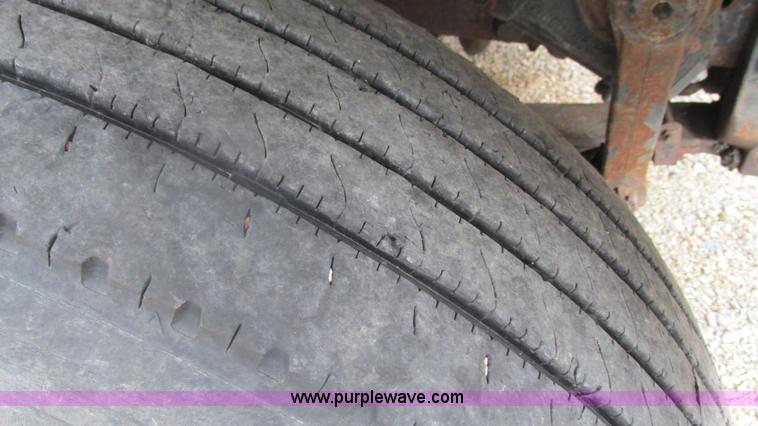 image for item J8511 2000 International 4900 dump truck