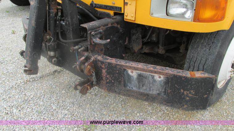 image for item J8511 2000 International 4900 dump truck