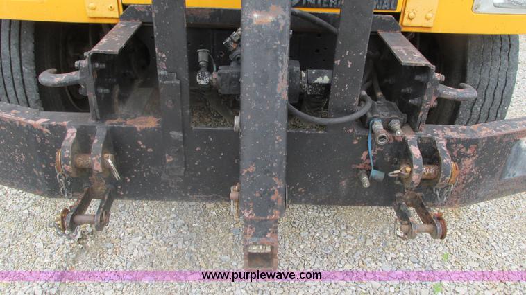 image for item J8511 2000 International 4900 dump truck