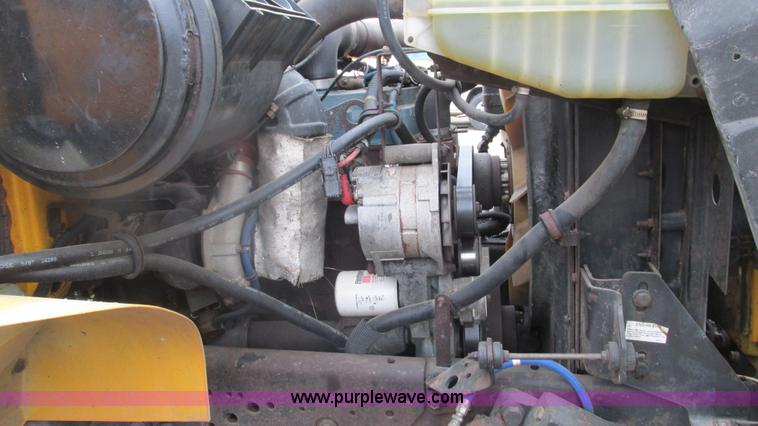 image for item J8511 2000 International 4900 dump truck