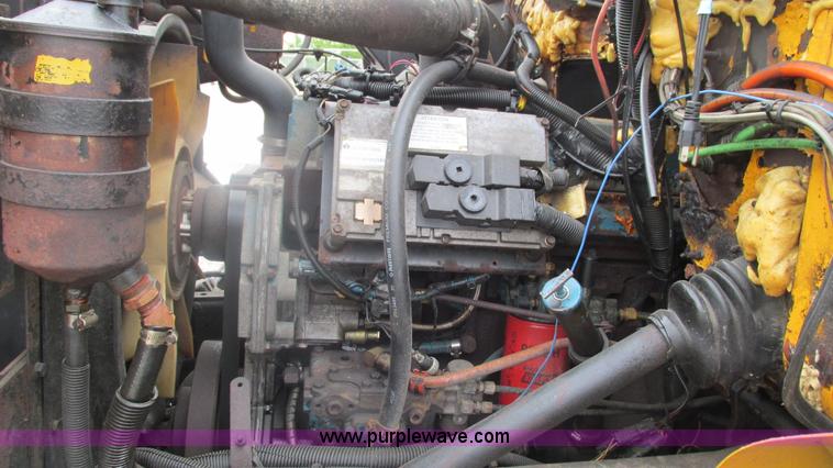 image for item J8511 2000 International 4900 dump truck